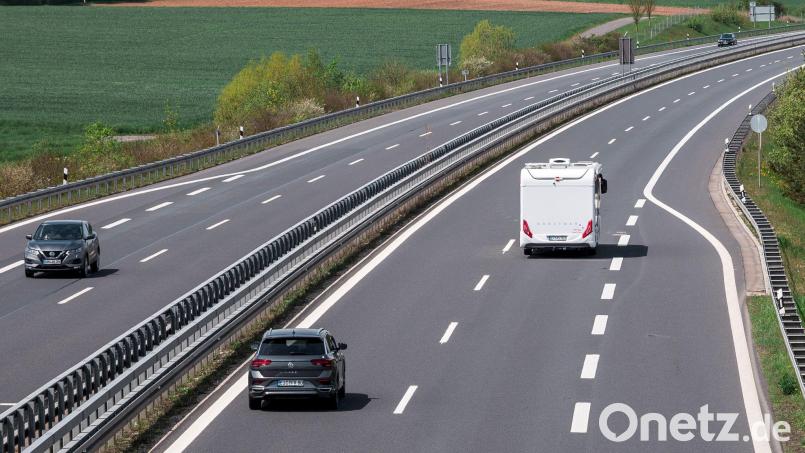 An der Autobahn 73 soll eine Tank- und Rastanlage entstehen. (Symbolbild) Bild: Daniel Vogl/dpa