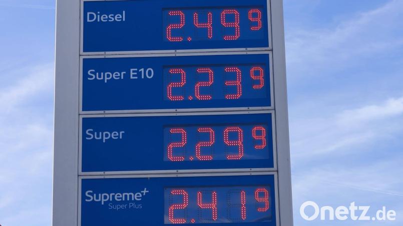 2,29 Euro kostete ein Liter Super am Montagmittag an einer Tankstelle in Amberg. Einen Tag zuvor waren es sogar 2,35 Euro – das gab es noch nie. Bild: tk