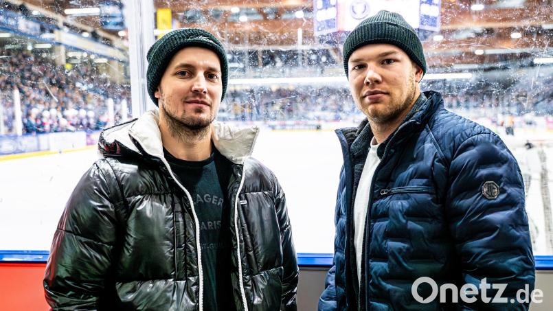 Tomas Rubes (links) und Tyler Ward verlassen die Blue Devils Weiden. Bild: Elke Englmaier