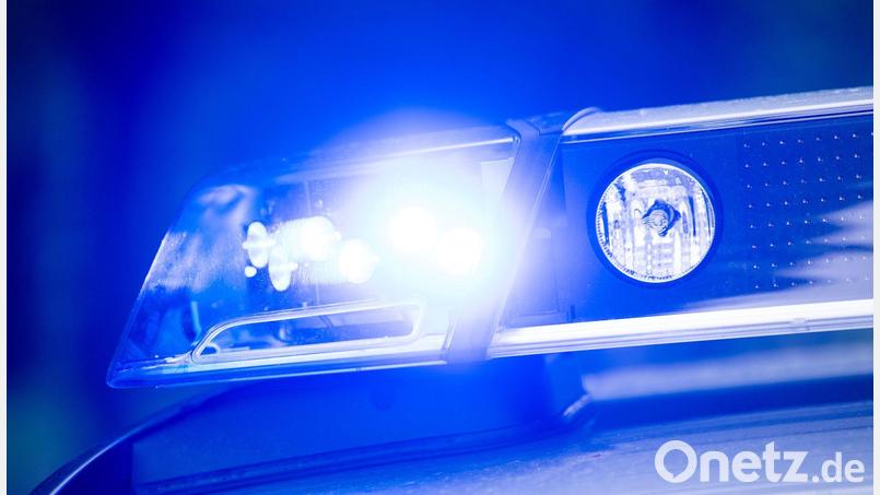 Die Polizei ließ den Bereich um den Brunnenschacht absperren. (Symbolbild) Bild: Lino Mirgeler/dpa