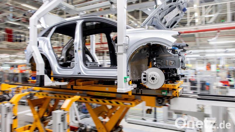 Die Stimmung in der deutschen Autoindustrie ist gesunken, es gibt aber auch positive Signale. (Symbolbild) Bild: Hauke-Christian Dittrich/dpa