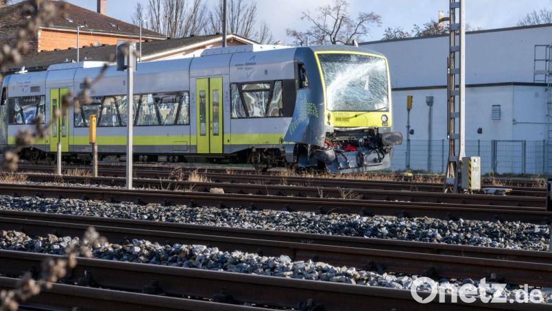 Die Ermittlungen zur Unfallursache laufen. Bild: Pia Bayer/dpa
