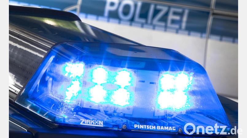 Ein Motorradfahrer wird nahe Berching im Landkreis Neumarkt beim Zusammenstoß mit einem Traktor schwer verletzt. Symbolbild: Friso Gentsch