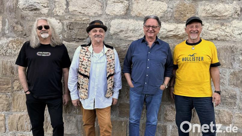 Der Kabarettist Günter Grünwald (Zweiter von rechts) spielt in der Band Rad Gumbo Sologitarre. Bild: Rad Gumbo/exb