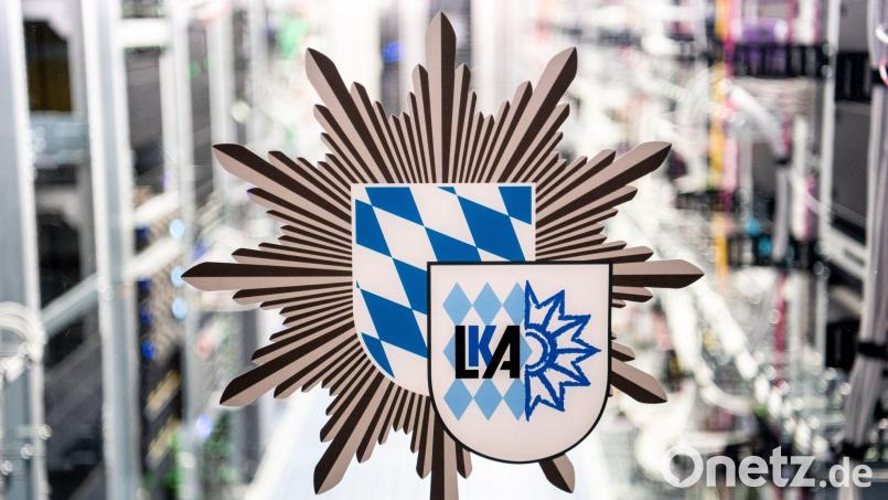 Mehr Straftaten von rechts und von links meldet das bayerische Landeskriminalamt. (Symbolbild) Bild: Matthias Balk/dpa