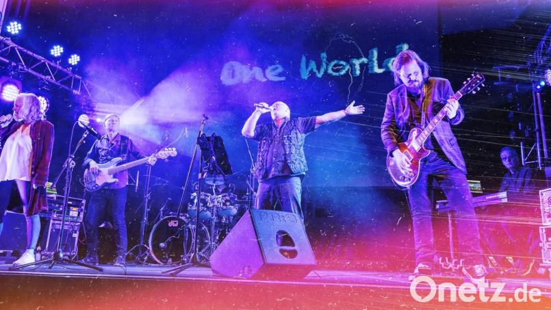 Die Band Beyond spielt eine Hommage an die legendäre Musik von Pink Floyd. Bild: Beyond/exb