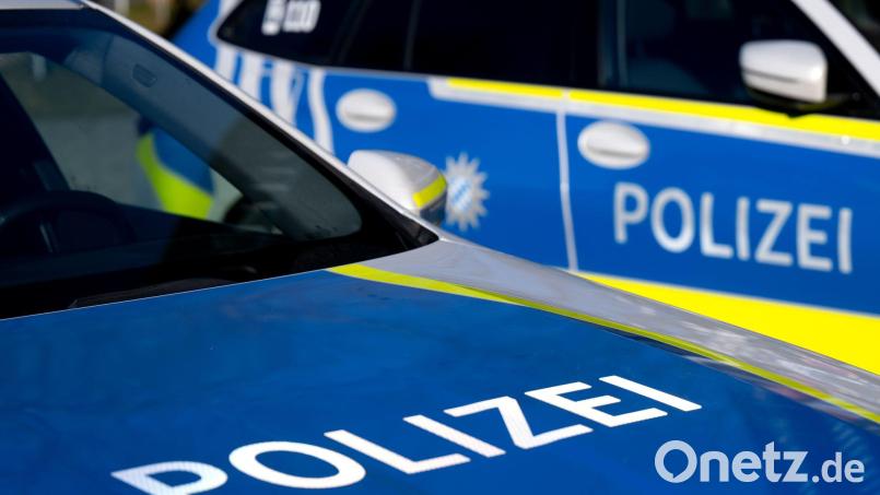 Die Polizei ermittelt nun gegen den Mann und die Frau wegen Körperverletzung. (Symbolbild) Bild: Sven Hoppe/dpa