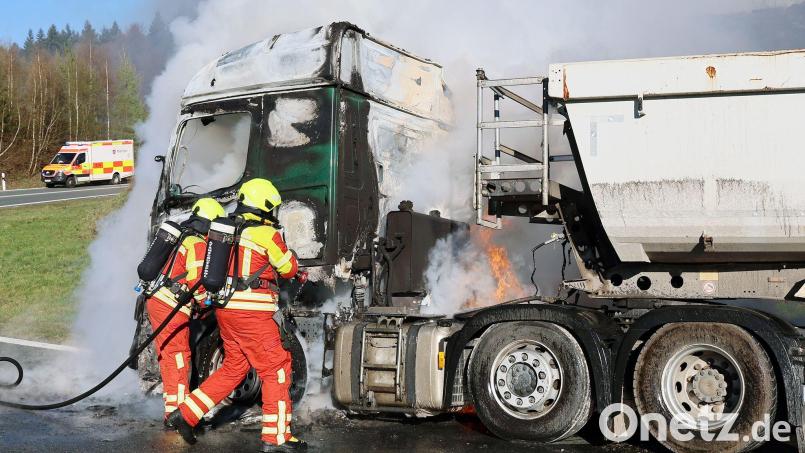 Der Fahrer konnte sich selbstständig in Sicherheit bringen. Bild: Ralf Hettler/dpa