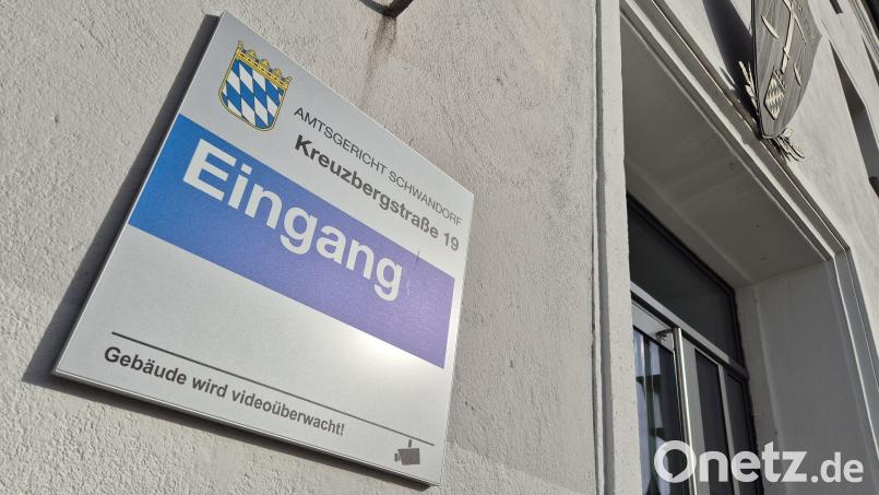 Am Amtsgericht in Schwandorf läuft der Prozess gegen einen Autofahrer. Er soll für eine Prügelattacke auf einen Radfahrer in Burglengenfeld verantwortlich sein. Archivbild: Hösamer
