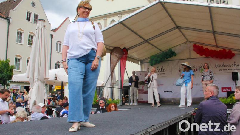 Beim Jubilatemarkt in Weiden, bei dem auch Geschäfte in der Innenstadt geöffnet sein werden, dürfen sich Besucher neben einem abwechslungsreichen Bühnenprogramm auch wieder auf eine Modenschau freuen. Bild: Stadtmarketing Weiden