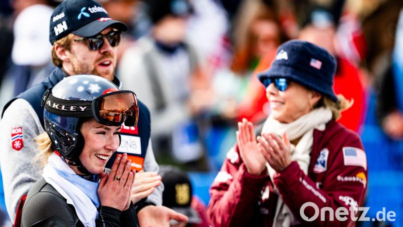 Mikaela Shiffrin (l) und ihre Mutter Eileen. Bild: Jean-Christophe Bott/KEYSTONE/dpa
