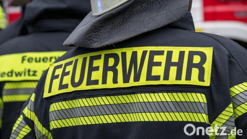 Mehrere Feuerwehren rückten zu dem Einsatz aus. (Symbolbild) Bild: Daniel Vogl/dpa