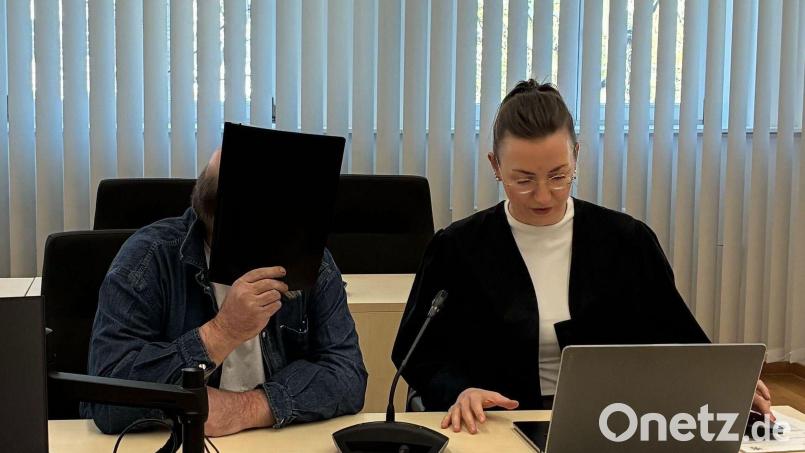 Über Jahre soll der Angeklagte unter anderem seine Stieftochter sexuell missbraucht haben. Bild: Marie Frech/dpa