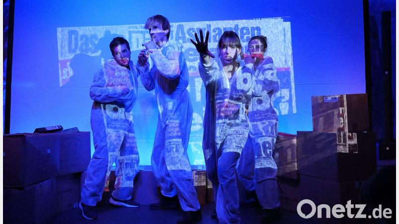 Um den rechtsradikalen Brandanschlag in Schwandorf geht es in dem Stück "SAD-88" des Ovigo-Theaters. Bild: Cora Wein /Ovigo-Theater/exb
