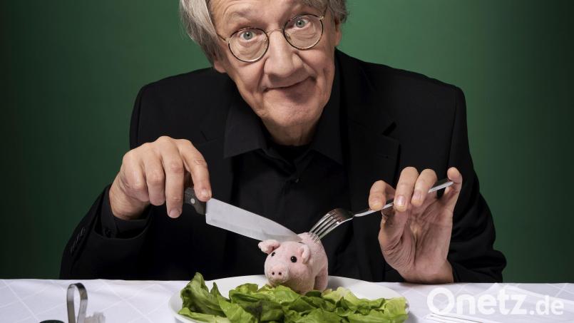 Holger Paetz beschäftigt sich in seinem aktuellen Programm mit unseren Essgewohnheiten. Bild: Erik Dreyer/exb