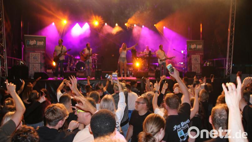 Partystimmung im Stadtpark - wie hier am Nordgautag 2024 - ist beim Altstadtfest am 9. Mai garantiert, wenn am Abend die Partyband „Highline“ einheizt. Archivbild: sne
