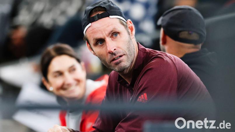 Teamchef Torben Beltz und dem deutschen Tennis-Frauenteam droht der nächste Abstieg. (Archivbild) Bild: Frank Molter/dpa