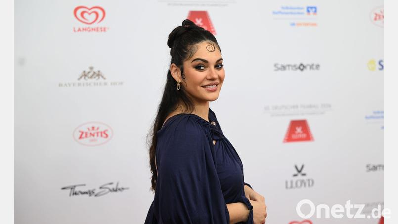 Nilam Farooq spielte 2021 in dem Film „Contra“ eine Jurastudentin, die von ihrem Professor rassistisch angegangen wird. (Archivbild) Bild: Felix Hörhager/dpa