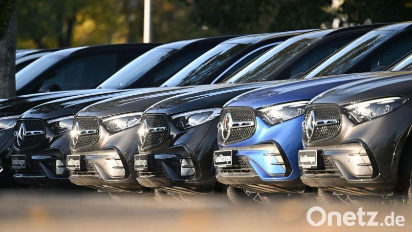 Mercedes-Benz verkauft weniger Fahrzeuge. (Archivbild) Bild: Bernd Weißbrod/dpa