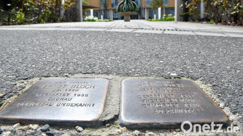 Stolpersteine von Rosa und Ernst Bloch. Die Amberger Familie Bloch war hochgeachtet, bis die Nationalsozialisten das Sagen hatten. Plötzlich wurden die Eheleute verachtet, verhaftet und deportiert. Sie kamen nie zurück. Bild: Petra Hartl