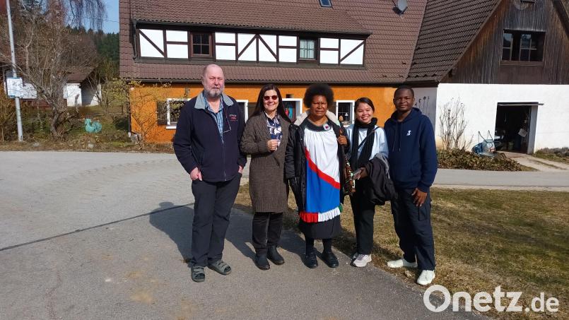 Von links: Georg Pilhofer, Gerda Stollner, Susan Fumapa, Miame Atenciana und Christoph Yako Babusa. Bild: Gerda Stollner