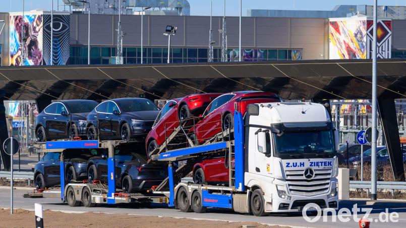 Die Nachfrage nach Teslas E-Autos hat im März in Deutschland wieder deutlich zugelegt. (Archivbild) Bild: Patrick Pleul/dpa