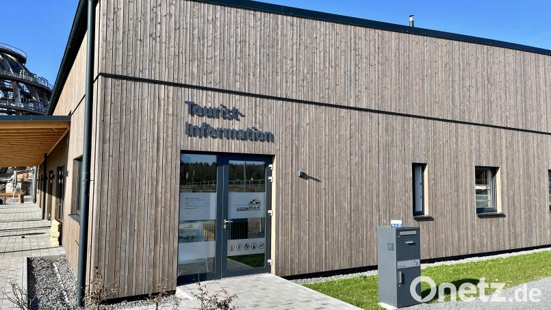 Die neue Tourist-Information des Zweckverbands Oberpfälzer Seenland ist nahe der Holzkugel am Steinberger See zu finden. Bild: Nathalie Rebholz