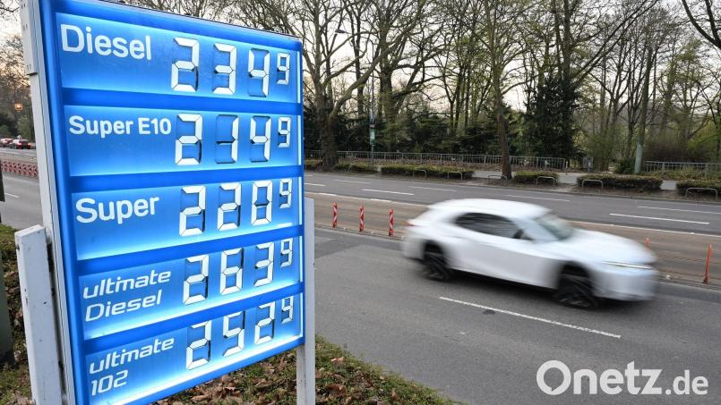 Sprit ist nach wie vor teuer - aber nicht mehr so teuer wie noch vor einigen Tagen. Bild: Michael Brandt/dpa