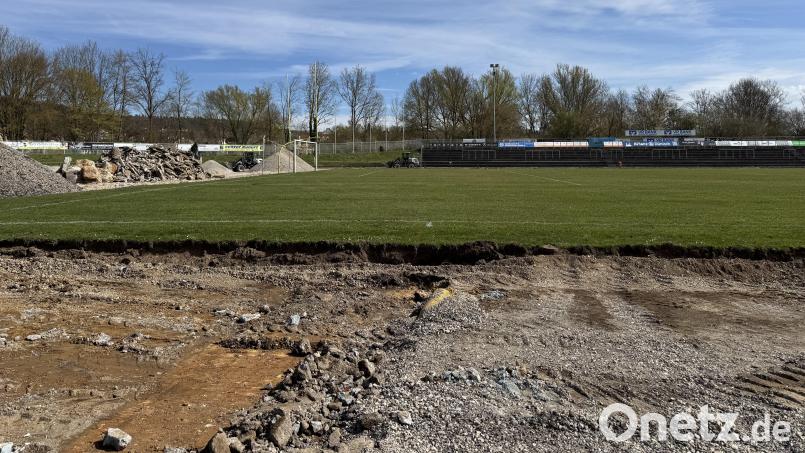Die Umbauarbeiten der Tartanbahn am Schanzl zwingen den FC Amberg zu einem Platzwechsel. Bild: ama
