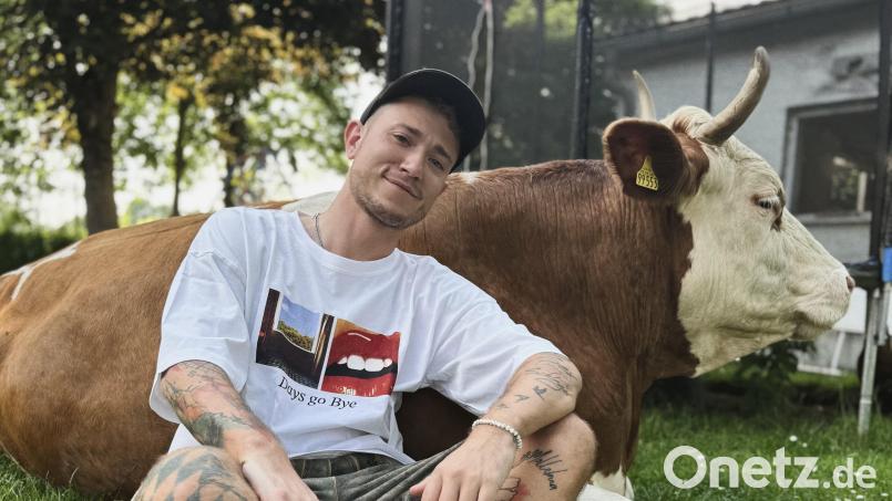 Der 30-jährige Musiker und Moderator Max Weidner aus Eslarn präsentiert das Format „Mia san Schlager“. Archivbild: Kevin Lauderlein