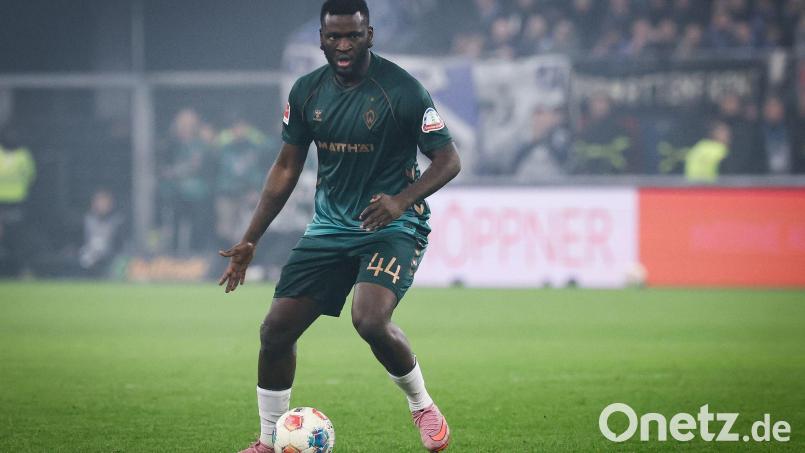 Victor Boniface wird wegen körperlicher Defizite auch in Köln nicht zum Werder-Kader gehören. (Archivbild) Bild: Christian Charisius/dpa