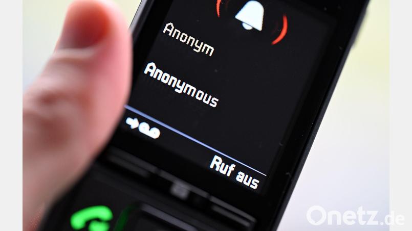 In Burglengenfeld haben Unbekannte am Donnerstag telefonisch als falsche Polizisten Schockanrufe versucht. Symbolbild: Wolf von Dewitz/dpa-Zentralbild/dpa-tmn