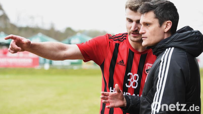 Diskussionsbedarf nach der letzten Partie: Daniel Ettl (links) steht Benjamin Urban gegen die SpVgg Lam wieder zur Verfügung. Archivbild: Gerhard Büttner