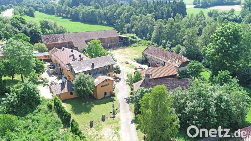 Das Gut Plankenhammer ist ein denkmalgeschützter Vierseithof bei Floß. Die Besitzer, die Familie Käs, schließen die Gastwirtschaft aus gesundheitlichen Gründen dauerhaft und suchen Käufer für das Objekt. Bild: Christoph Käs