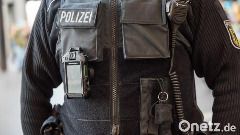Ein Schaulustiger attackierte am Hauptbahnhof Regensburg Bundespolizisten, nachdem er einen Rettungseinsatz gefilmt hatte. Symbolbild: Bundespolizei