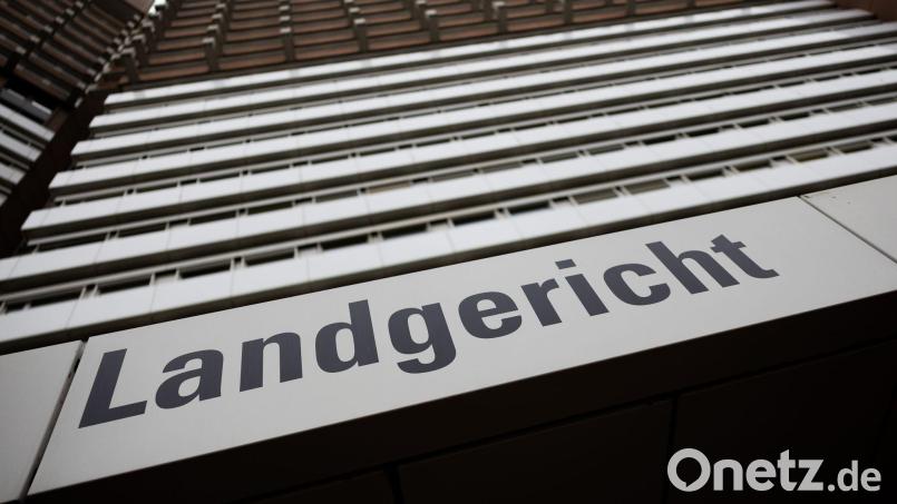 Ein Mann ist wegen Mordes an seiner Ehefrau angeklagt. Symbolbild: Rolf Vennenbernd/dpa