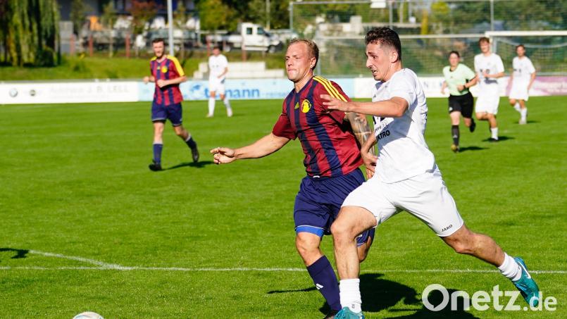 Das Hinspiel zwischen dem TuS Rosenberg (in weiß) und dem FC Edelsfeld endete mit 3:0. Der FC hat sich nun aber einen gewissen Ruf in der Liga erarbeitet. Archivbild: ref