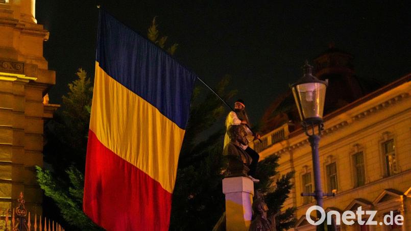 In Rumänien ist eine Autofahrerin mit zu hohem Tempo gestoppt worden. (Symboldbild) Bild: Vadim Ghirda/AP/dpa