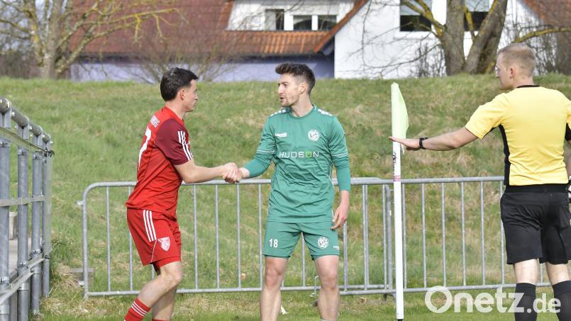 Andre Klahn (rechts) traf für die DJK Gebenbach beim Sieg in Ingolstadt. Bild: Hubert Ziegler