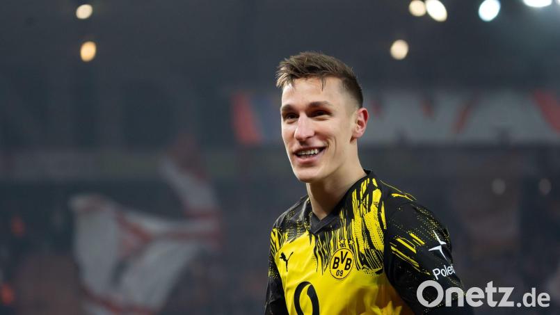 Nico Schlotterbeck hat seinen Vertrag bei Borussia Dortmund verlängert. (Archivbild) Bild: Soeren Stache/dpa