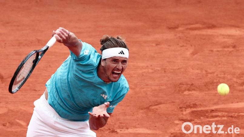 Wieder raus im Halbfinale: Alexander Zverev verlor erneut gegen Jannik Sinner. Bild: Thibaud Moritz/AFP/dpa