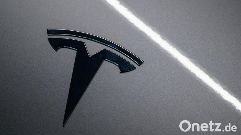 Laut Tesla-Chef Elon Musk liegt die Zukunft der Firma in selbstfahrenden Autos und Robotern. (Archivbild) Bild: Patrick Pleul/dpa