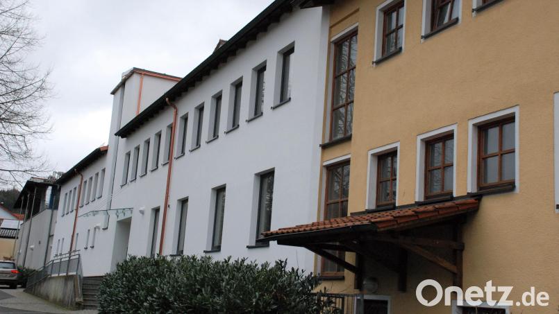 Die auf der Grund- und Mittelschule Wutschdorf angebrachte Photovoltaikanlage wird von der Gemeinde übernommen. Es fallen nur Kosten an für die Umstellung auf die Eigenverbrauchseinspeisung. Bild: sche