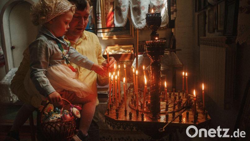 Die Osterwaffenruhe in der Ukraine ist nach Angaben des Generalstabs des Landes bereits Hunderte Male gebrochen worden. (Archivbild) Bild: George Ivanchenko/AP/dpa
