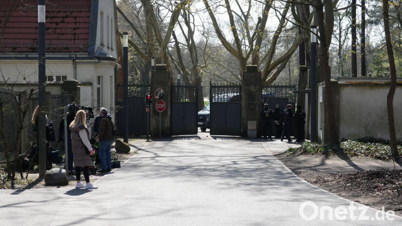 In der Villa Borsig am Tegeler See im Norden Berlins sollen die Spitzen der Koalition zu Beratungen zusammengekommen sein. Bestätigt wird das bisher nicht. Bild: Sven Kaeuler/dpa