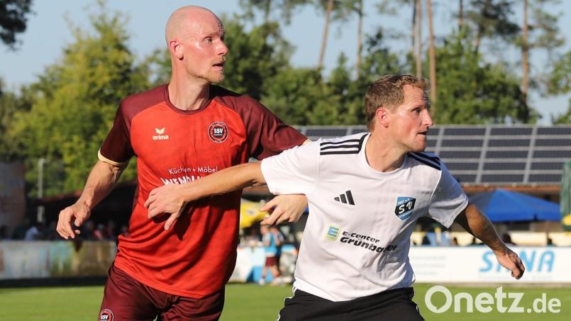 Zwei markante Spielerpersönlichkeiten: Martin Stoller (links), spielender Co-Trainer in Eggenfelden, erzielte ein Tor und bereitete das andere gegen den SV Etzenricht vor. SVE-Spielertrainer Andreas Wendl war nach zehn Wochen Verletzungspause wieder auf dem Platz präsent. Bild: war