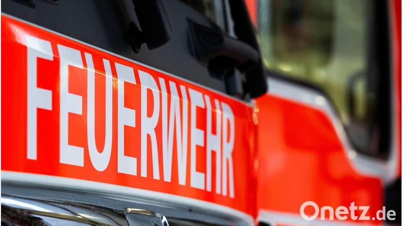 Die Feuerwehr ist im Einsatz. (Symbolbild) Bild: Soeren Stache/dpa