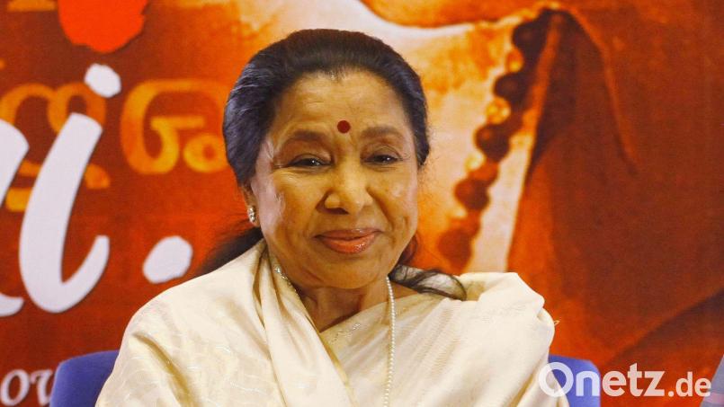 Die indische Sängerin Asha Bhosle haben viele schon gehört - sie lieh Bollywood-Schauspielerinnen ihre Singstimme. Bild: Rafiq Maqbool/AP/dpa