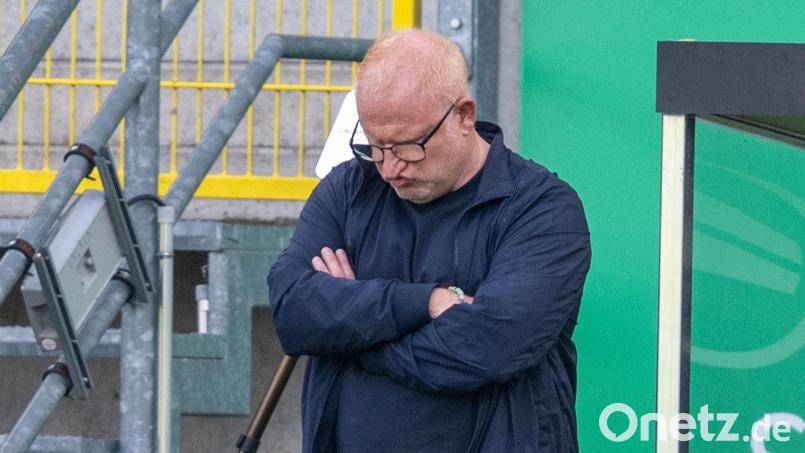 Ein Punkt in Münster: Fürths Trainer Heiko Vogel reagiert nicht zufrieden. Bild: David Inderlied/dpa