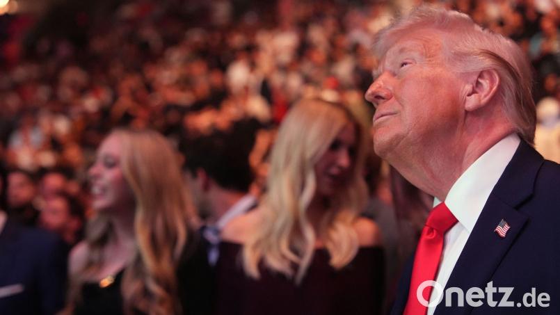 US-Präsident Donald Trump besucht die UFC-Veranstaltung in Miami. Bild: Julia Demaree Nikhinson/AP/dpa